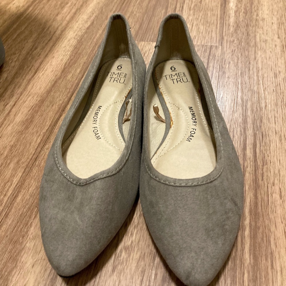 NWOT Tan flats